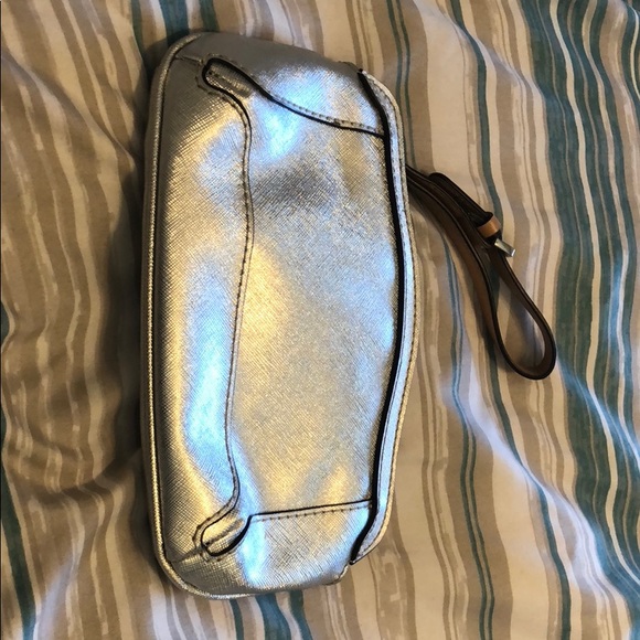 Guess wristlet or clutch - Picture 2 of 6
